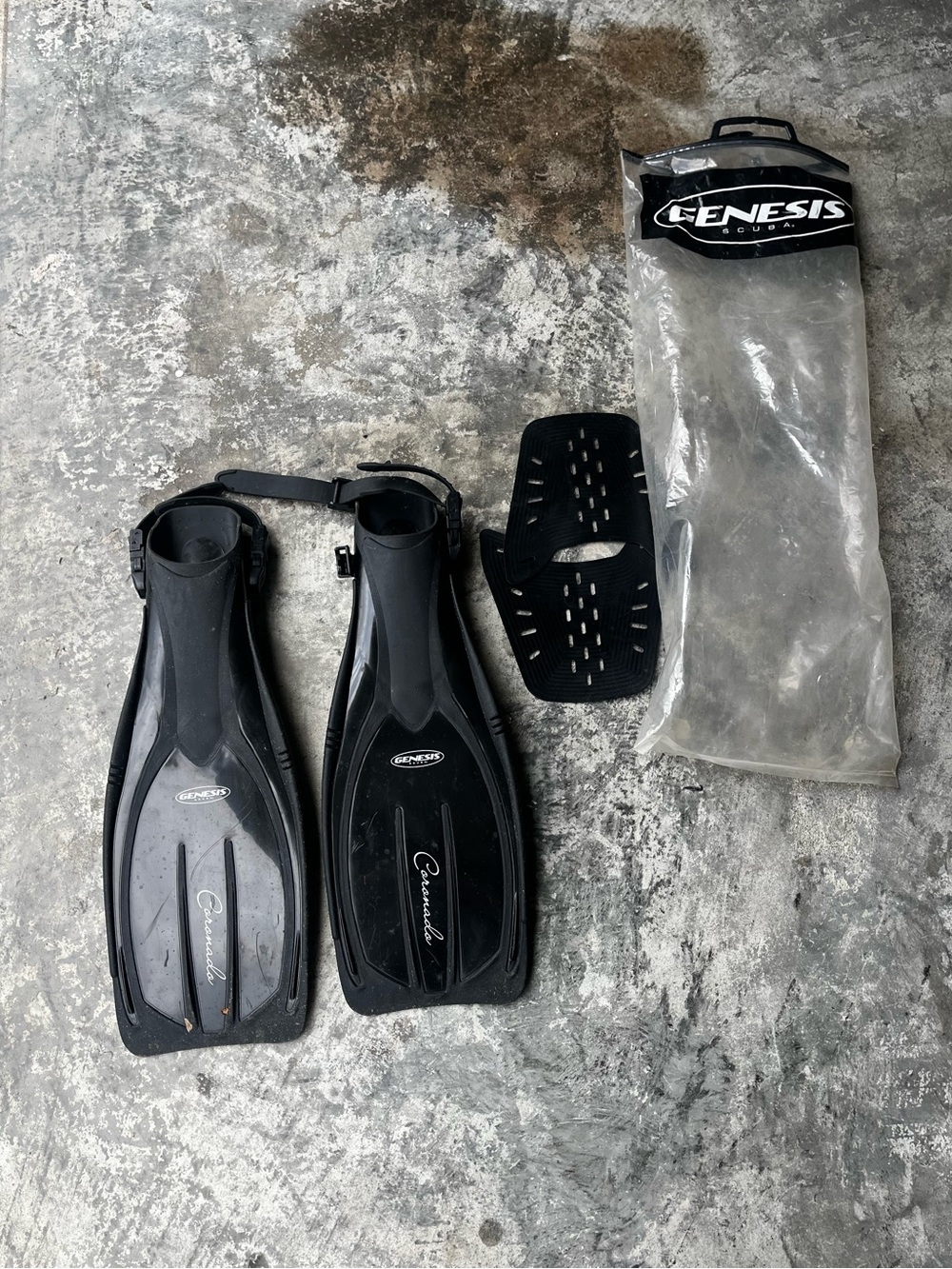 Genesis Women’s Black Swim Fins - Adjustable Open Heel. Size small. Barely used!